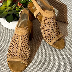 FRANCO SARTO Tan Woven block heel sandal size‎ 6.